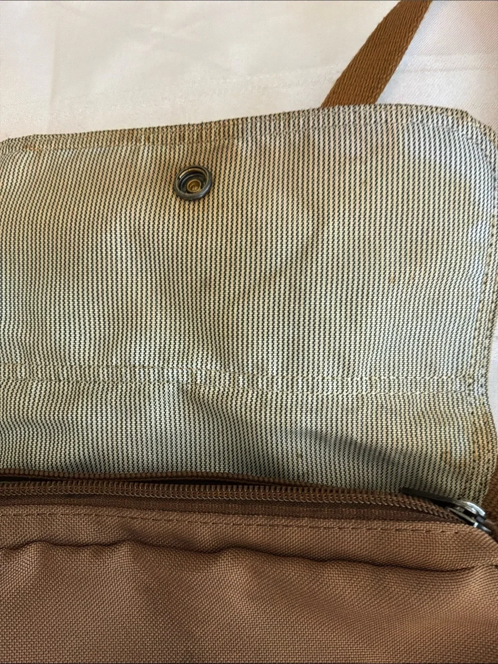 Carhartt Small Messenger Bag in Carhartt Brown